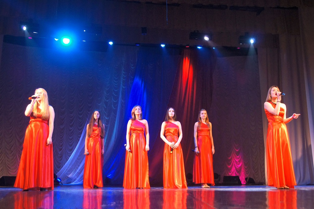 Вокальные ансамбли "Счастливый случай" и "Лучики надежды"