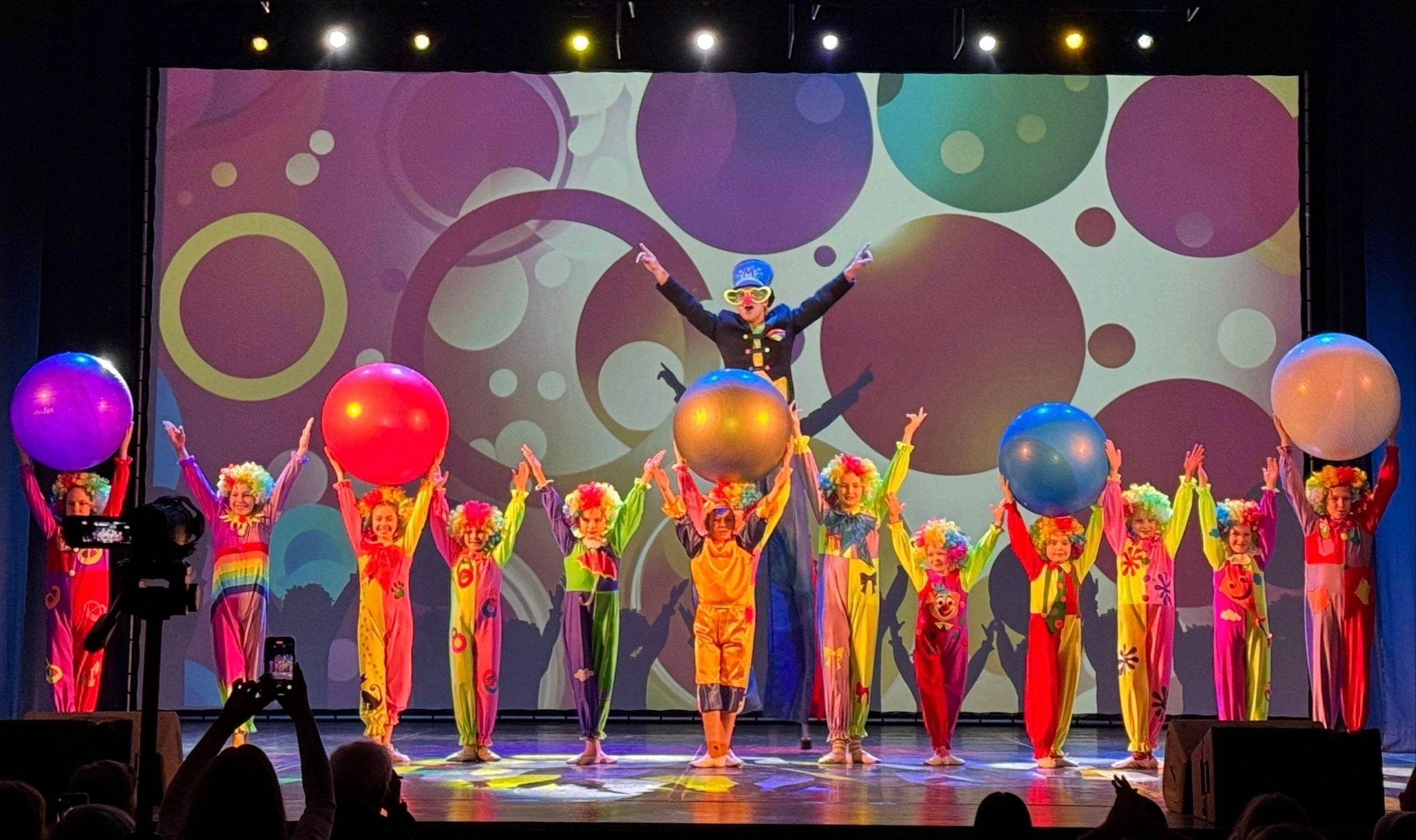 Фото из галереи Дворца культуры